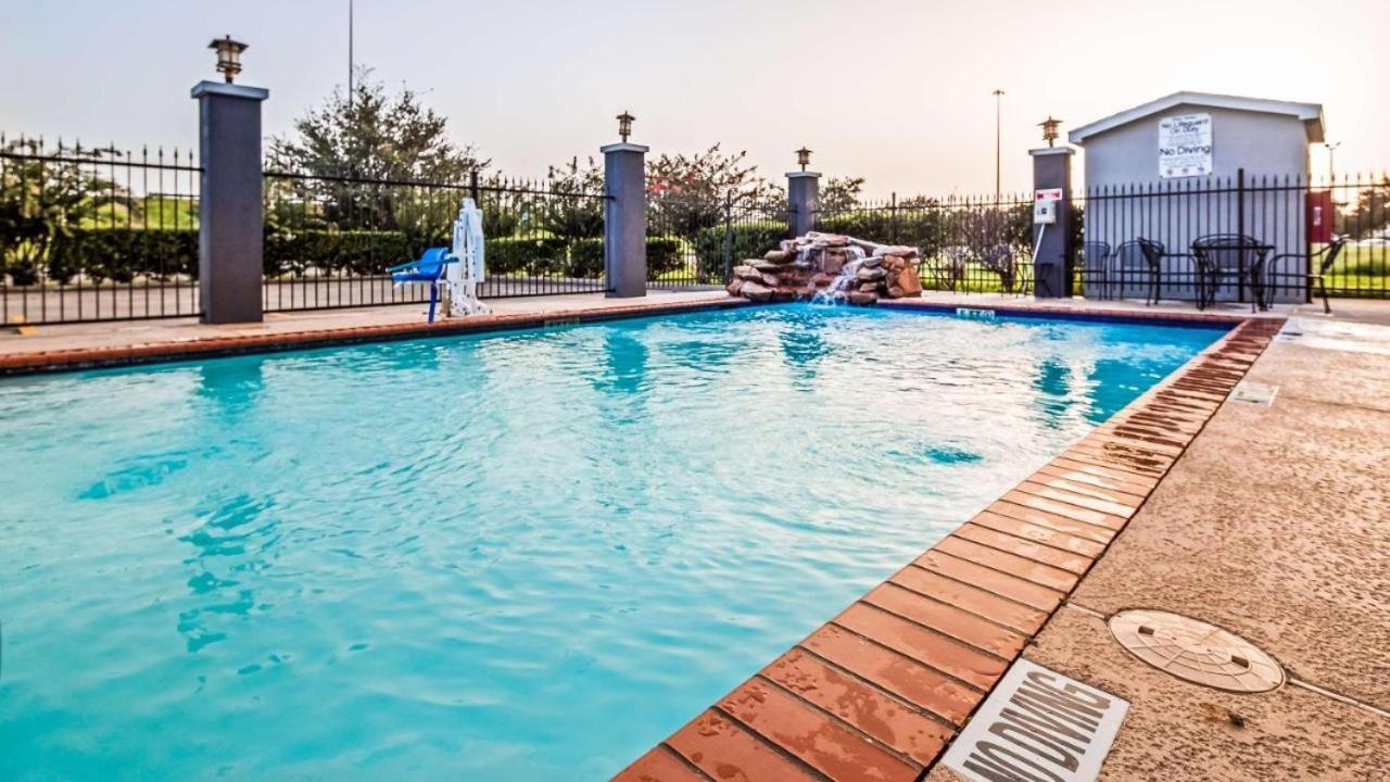 فندق Baymont By Wyndham لاريدو المظهر الخارجي الصورة
