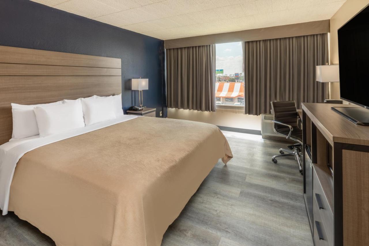 فندق Baymont By Wyndham لاريدو المظهر الخارجي الصورة
